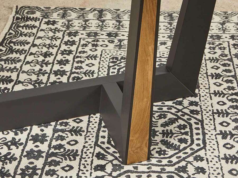 Dining Table Stripes